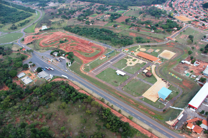 Espaço onde acontece o evento, na divisa entre MS e SP