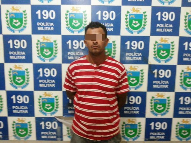 J. C. S. S. ficou na frente da casa da família da ex-amásia perturbando. 