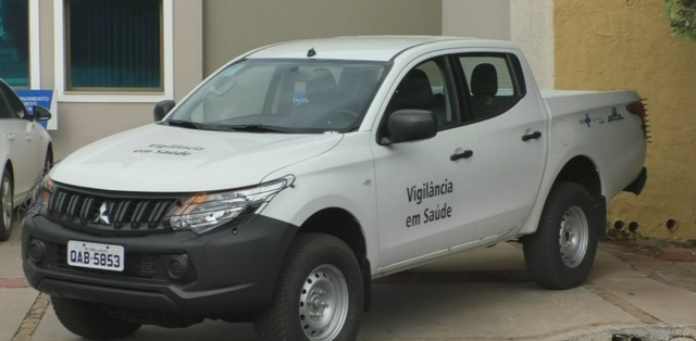 Caminhonete Mitsubishi L200 – Cabine Dupla, para uso exclusivo nas ações de combate ao Mosquito Aedes Aegypti. Foto: Rádio Caçula.