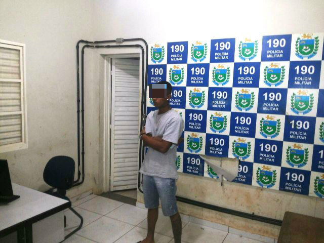 O jovem foi abordado e detido no Jardim Carandá em Três Lagoas.