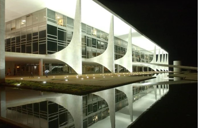 Plenário. Posto em decreto, as telecomunicações e aplicativos de transporte são considerados de “natureza essencial” durante à Covid-19. Foto: Divulgação