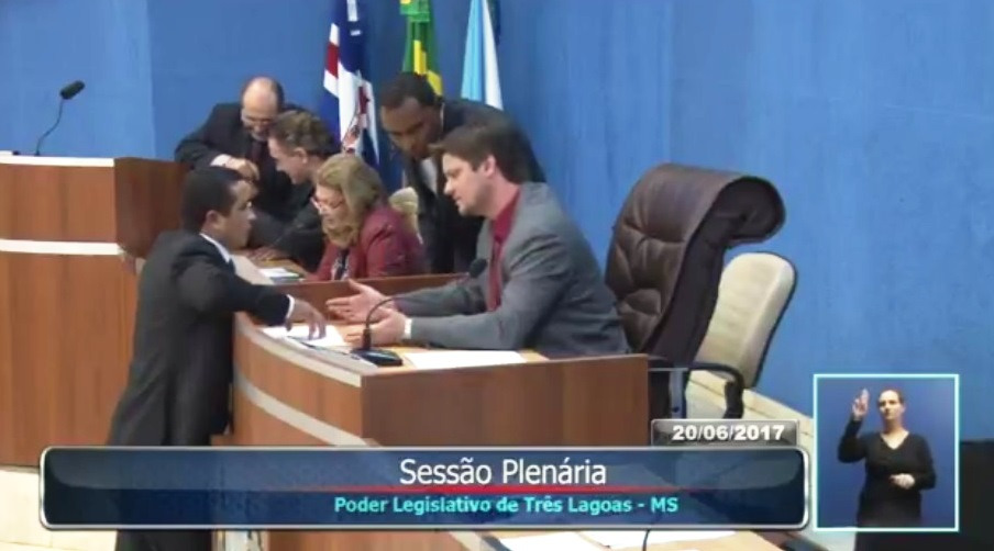 Sessão durou mais de 4 horas e foi marcada por muita discução