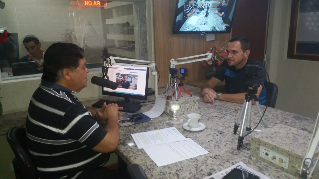 Em entrevista nesta manhã (6), vereador Sargento Rodrigues confirma cassação da vereadora Mariza Rocha. Foto: Julia Vasquez/Rádio Caçula.