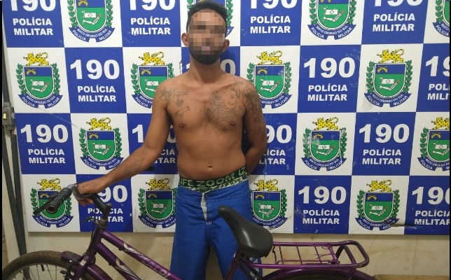 Rapaz preso portando uma bicicleta furtada em fevereiro deste ano. Foto: Divulgação Polícia Militar
