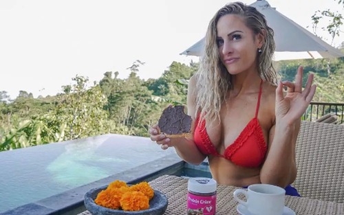 Rebecca Burger tinha 33 anos (Foto: Reprodução/Instagram/rebeccablikes)