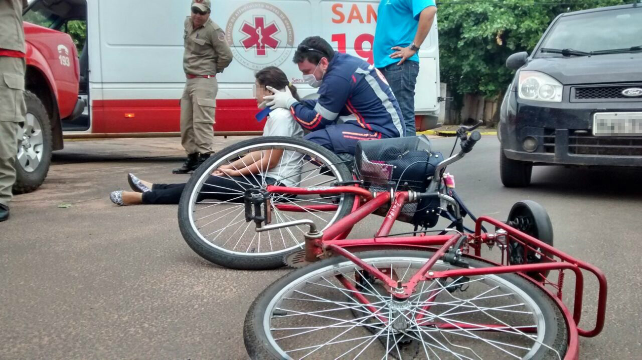 Ciclista acidentada (Foto Rádio Caçula)