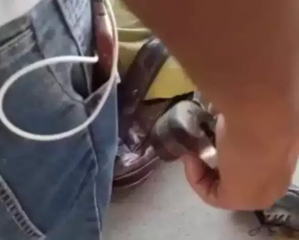 O homem portava uma arma do tipo garrucha e estava muito alterado