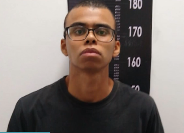 O jovem Guilherme, de 18 anos, que matou a amiga Ingrid Oliveira Bueno da Silva, de 19 anos, a facadas e golpes de espada disse à polícia que ela
