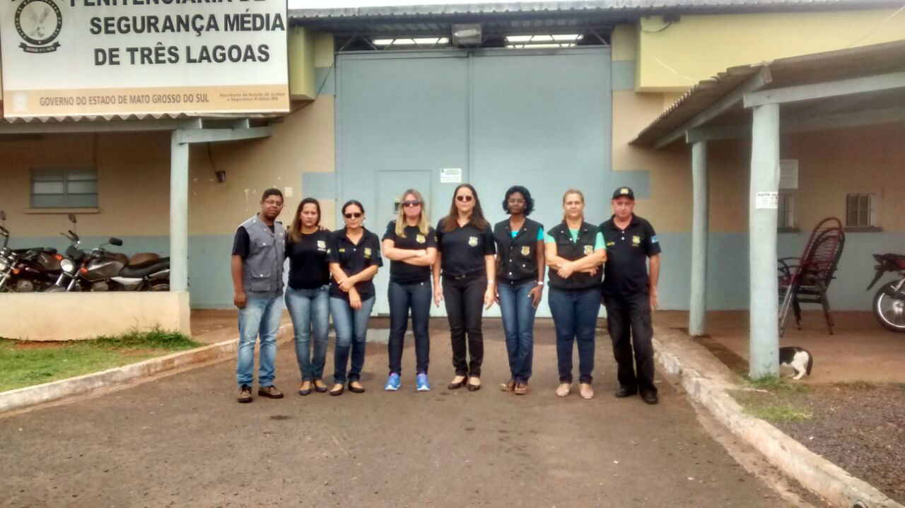 Agentes penitenciários  de todo o Estado do MS protestaram na manhã de hoje (12) em solidariedade ao colega morto ontem (11) na capital. Foto: Radio Caçula