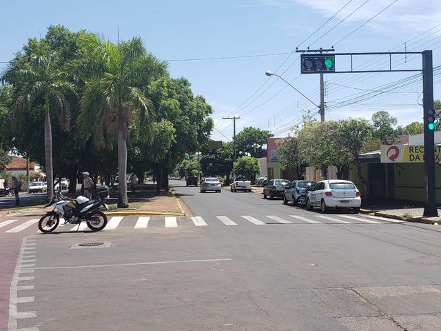 Semáforo localizado na av. Filinto Müller com cruzamento com a  rua Eurídice Chagas Cruz. Foto: Fábio Campos/Rádio Caçula.