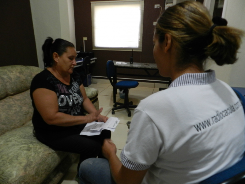 Depois de idas e vindas, dona Cícera obtém uma resposta da secretária de saúde.