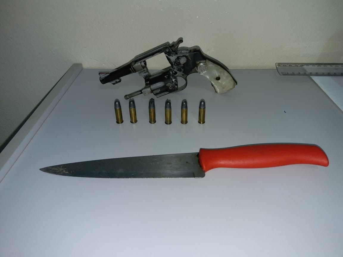 Agente de endemias chama polícia após idoso de 77 ter mostrado um revólver