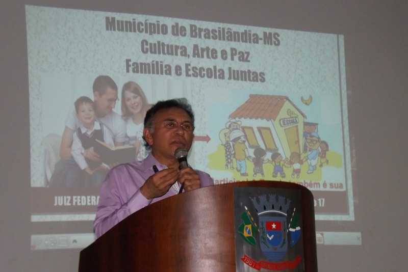 Juiz Odilon durante a palestra em Brasilândia 
