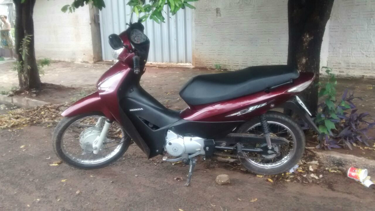 Motocicleta furtada (Foto: Rádio Caçula)