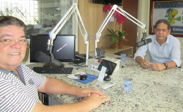 Romeu de Campos e Martinhonos estudios da Rádio Caçula