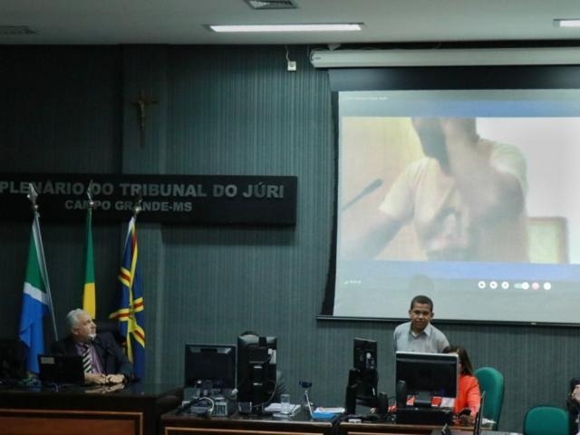 Nando acompanhou o julgamento por videoconferência (Foto: Henrique Kawaminami)