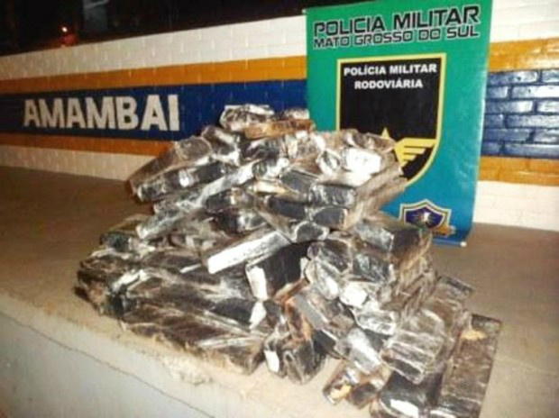 As drogas estavam camufladas nas laterais e tanque do veículo.Foto: Divulgação