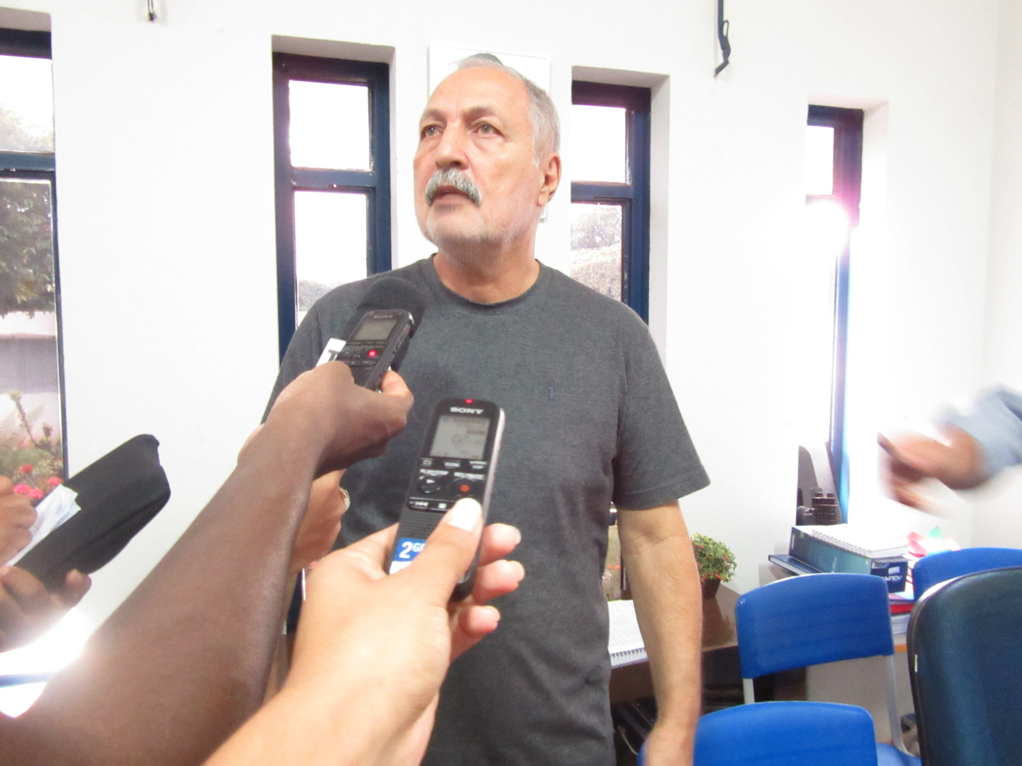 Secretário Municipal de Educação de Três Lagoas (MS) Mario Grespam Neto confirmou que aulas começam amanhã mesmo com merenda fria. Foto; Rádio Caçula