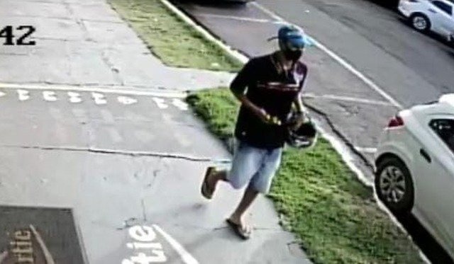 A motocicleta utilizada pelos criminosos era a mesma que havia sido furtada na tarde da última quinta-feira (25) de uma funcionária do comércio, no Centro de Três Lagoas (MS)