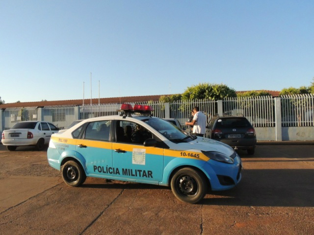 Foto de arquivo da frente da Escola Maria Eulália Vieira