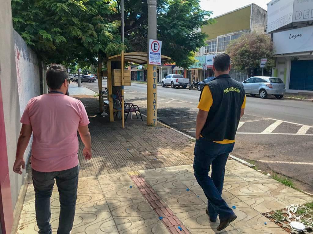 Fiscais intensificam ações para o cumprimento do Decreto de nº 56, nesta segunda-feira (30). Foto: Marcos Campos/Rádio Caçula