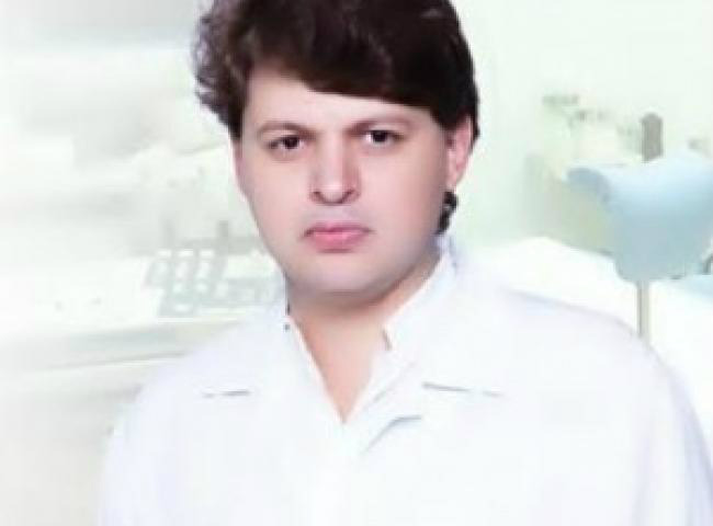 Rogério foi encontrado pela mulher dentro da piscina na tarde desta sexta-feira (Reprodução/Facebook)