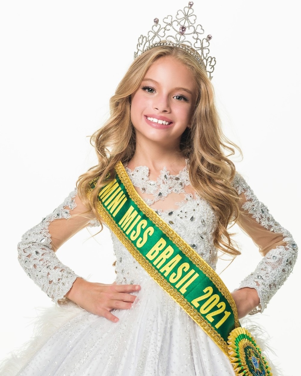 Evento ocorreu em Curitiba e mãe viajou 950 km para levar a filha até o local — Foto: Hora da Miss/Divulgação