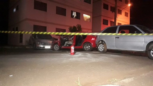 Motor do veículo chegou a incendiar — Foto: José Aparecido/TV Morena.