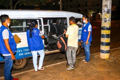 A Prefeitura tem realizado abordagens sociais a pessoas em situação de rua no intuito de convencê-las a irem para o Alojamento do Centro Pop. Foto: Divulgação