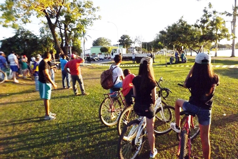 População parou para acompanhar a captura do jacaré