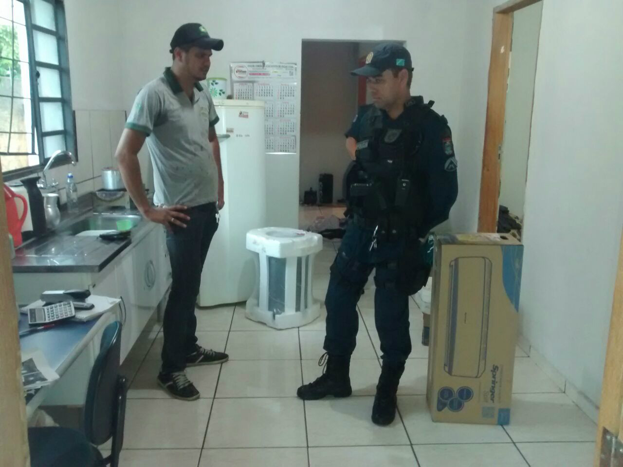Assaltantes levaram eletrônicos e dinheiro de uma casa no bairro Interlagos em Três Lagoas (MS). Foto: Rádio Caçula 