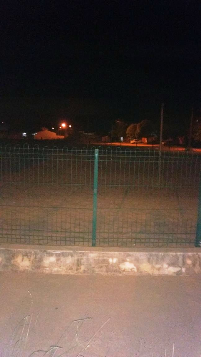 Praça do bairro Osmar Dutra permanece as escuras e moradores reclamam. Foto: Reprodução Whatsapp