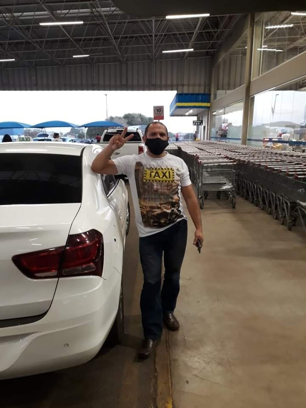 Renato Ferreira à espera de uma corrida em Dourados (MS) — Foto: Arquivo Pessoal