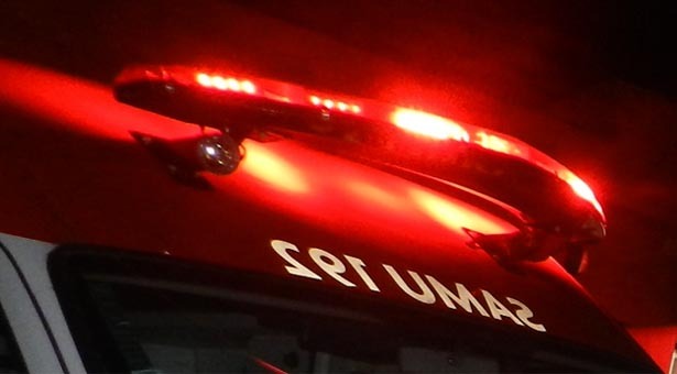 O motociclista sofreu fratura na perna direita, foi resgatado pelo SAMU e encaminhado ao Hospital Nossa Senhora Auxiliadora. Foto: Reprodução