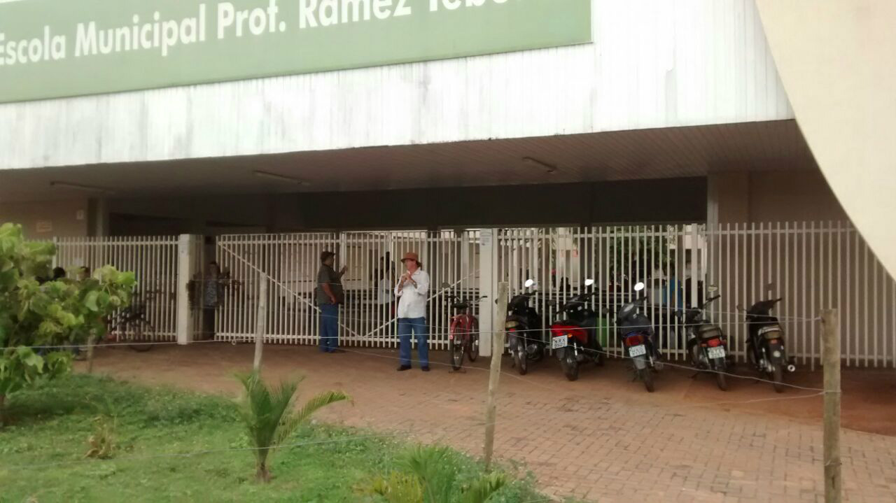 Diretora da Escola Municipal Ramez Tebet confirma que alunos foram dispensados nesta sexta (20) por falta de merenda. Foto: Rádio Caçula.