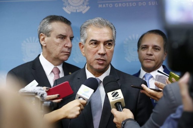 Governador Reinaldo Azambuja em entrevista durante posse dos deputados estaduais. (Foto: Marcos Ermínio)