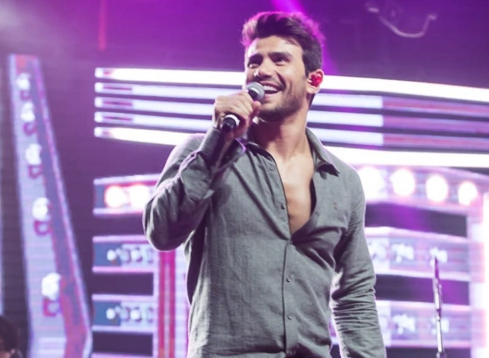 Mariano canta em show — Foto: Reprodução/Instagram/mariano