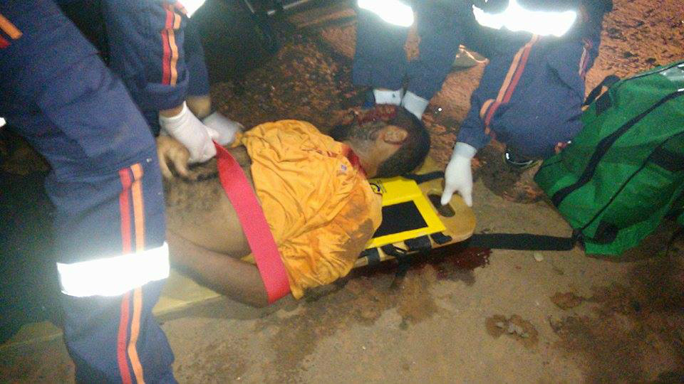 Vítima sendo atendida pelo SAMU. Foto: Rádio Caçula 