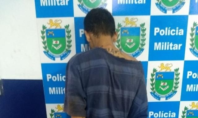 Suspeito foi preso dentro do restaurante na Vila Glória. (Foto: Divulgação/Polícia Militar)