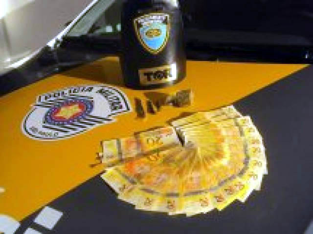 Notas falsas de R$ 20 foram compradas por R$ 5 em Ponta Porã; o acusado ainda estava com maconha.Fonte: Araçatubanews.com