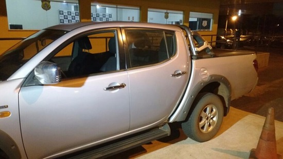 Caminhonete recuperada pela PRF na BR-163 (Foto: Gustavo Marques/TV Morena)
