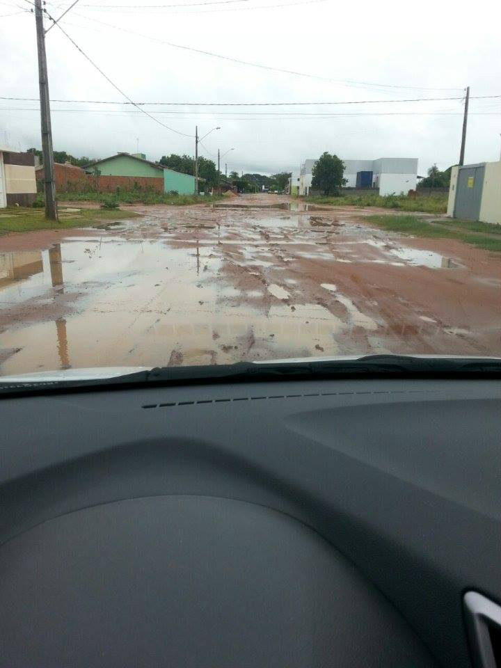 Rua Oscar Guimarães esquina com a Rua Maria Candido Lopes