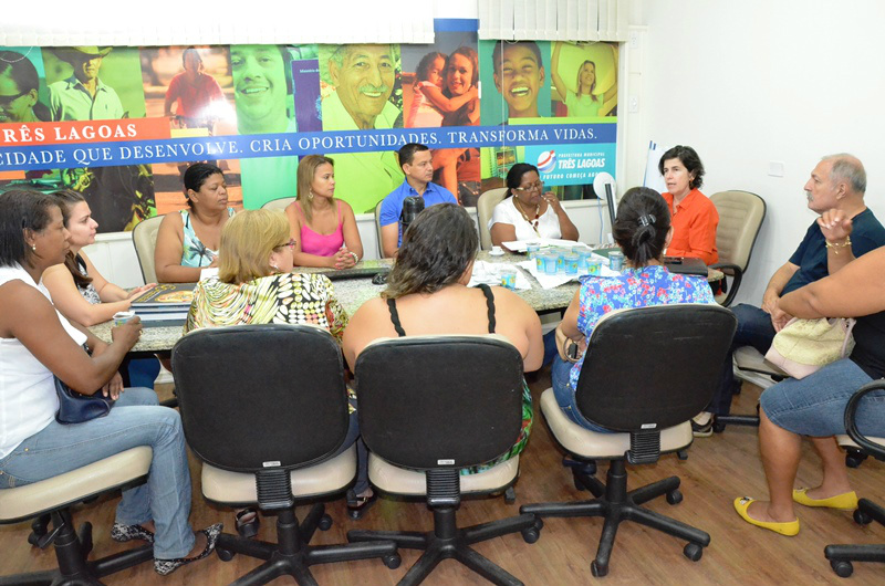 Prefeita se reúne com o Conselho de Alimentação para esclarecer falta de merenda em Três Lagoas (MS). Foto; Assessoria Prefeitura