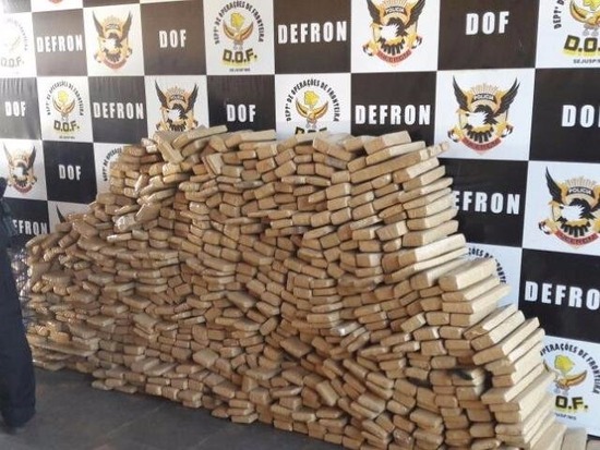 Droga foi encontrada em carro, na BR-267, em Nova Andradina. (Foto: DOF/ Divulgação)