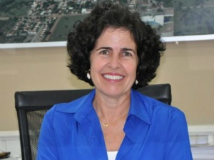 Prefeita não atendeu manifestantes em frente a sua casa, mas fez reunião hoje para discutir a suspensão de aulas Foto: Divulgação/Prefeitura de Três Lagoas.