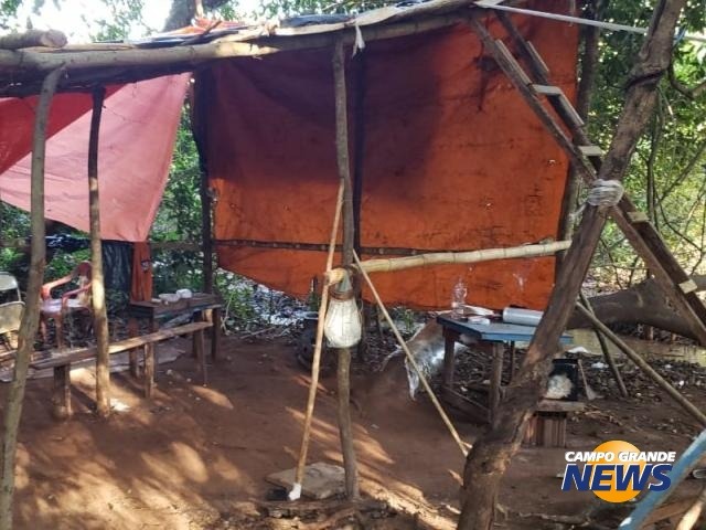 Tenda de lona utilizada pelos traficantes. Foto: Divulgação/Batalhão de Choque