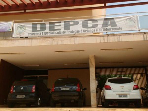 Fachada da Depca, delegacia que apura denúncia contra personal trainer (Foto: Júlia Kaifanny)