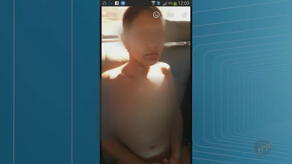 Jovem foi obrigada a circular pelas ruas de Barretos nua e com os cabelos raspados (Foto: Reprodução/EPTV)