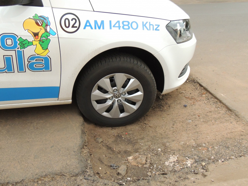 O problema continua uma semana depois do flagrante, feito pela Rádio Caçula.Foto: Rádio Caçula