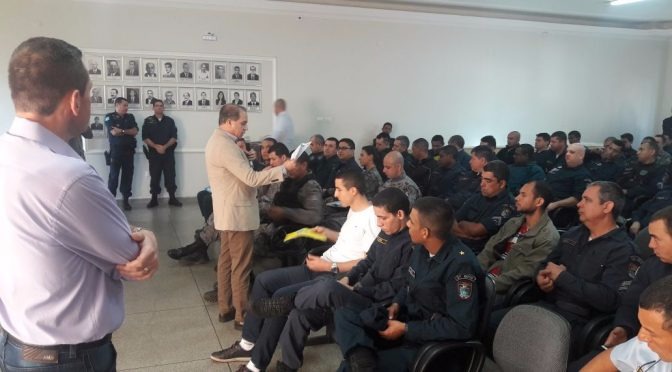 Deputado estadual Coronel Davi durante a formatura geral da PM